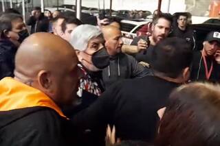 Moyano fue insultado tras la derrota de Independiente ante Racing y el presidente respondió con gestos