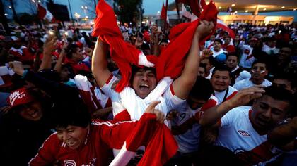 Los hinchas de Perú, eufóricos con su equipo