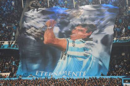 Los hinchas de Racing se sienten mayoritariamente identificados con Costas y agradecidos al director técnico, cuyo contrato concluirá a fin de este año.