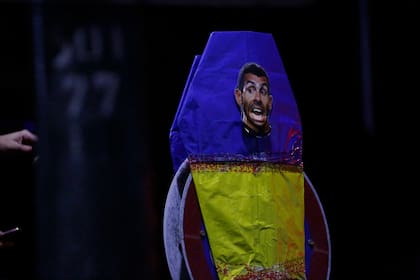 Los hinchas de River celebraron en el Monumental la clasificación a la final de la Copa Libertadores hasta la madrugada.