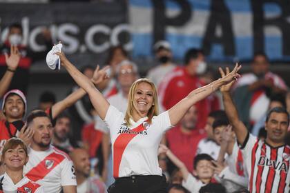 Los hinchas de River, entre la felicidad y la expectativa por la decisión de Gallardo