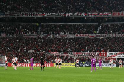 Los hinchas de River volvieron a llenar el estadio Monumental para un partido de Copa Libertadores