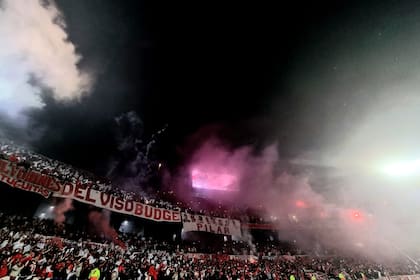 Los hinchas de River y un increíble recibimiento a su equipo en el Monumental