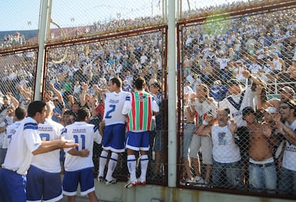Las exigencias de los hinchas están a la orden del día desde la primera fecha