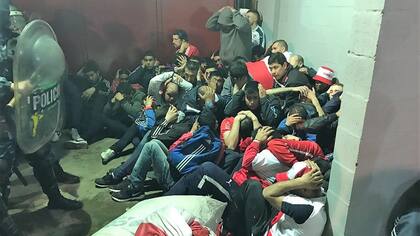 Los hinchas del Rojo, demorados