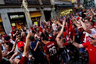 Los hinchas ingleses dejarán más de 100 millones de euros en consumos en Madrid