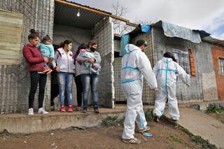 Villa Azul. A dos meses del encierro, el miedo y las carencias persisten