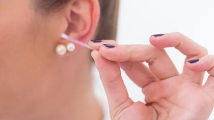 Los hisopos le hacen mal a tus oídos