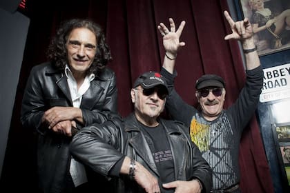 Ricardo Soulé (izquierda), Yodi Godoy y Willy Quiroga (derecha), en el último reencuentro de los Vox Dei