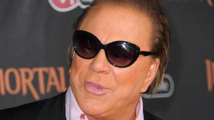 Los hombres no se quedan atrás cuando se trata de la aplicación de Botox. El actor de Hollywood Mickey Rourke es casi irreconocible de lo que era cuando se inició en el cine.