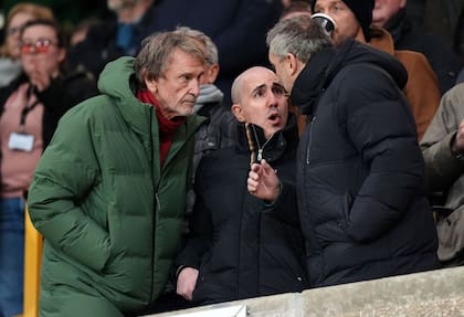 Los hombres que manejan al United: el director de fútbol Jason Wilcox, el director ejecutivo Omar Berrada y el propietario minoritario Jim Ratcliffe