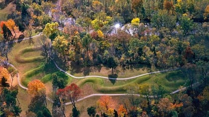Los Hopewell también crearon el Montículo de la Serpiente, alineado con el Sol, en Peebles, Ohio