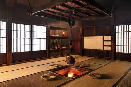 Los huéspedes serán recibidos con un té de bienvenida tradicional y platos locales preparados por el Sr. Nakashima, que incluyen tofu Gokayama, verduras de montaña y pescado de río recién pescado.