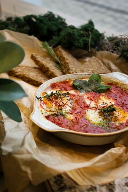 Los huevos al plato son una opción barata y rápida para hacer cuando no disponés de mucho tiempo