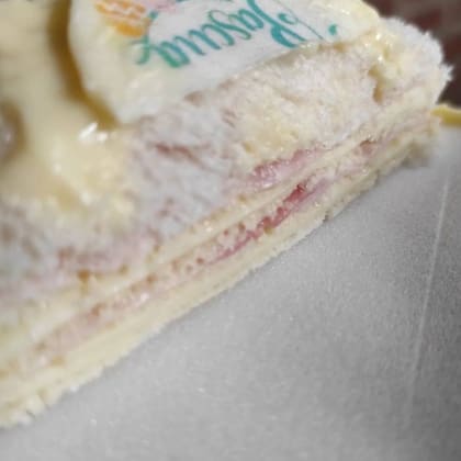 Los huevos de Pascua salados reversionan el viejo y querido sandwich de miga, pero el pan está untado con un ingrediente secreto, según asegura su autora