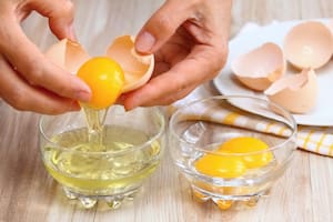 Cómo pasteurizar los huevos antes de usarlos para hacer mayonesa casera y otras recetas con huevo crudo.