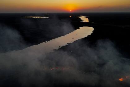Los humedales arden en el Delta del Paraná cerca de Victoria, provincia de Entre Ríos