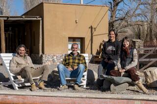 Vendieron todo en Chicago y abrieron un hotel de campo al pie de la cordillera