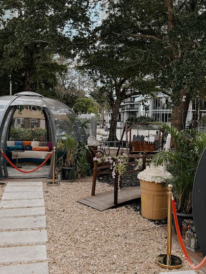 Los iglúes en el patio de Sky Coffee Buenos Aires