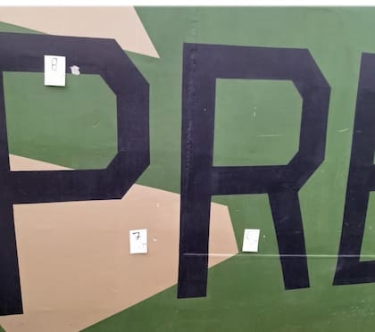 Los impactos de bala en el guardacosta