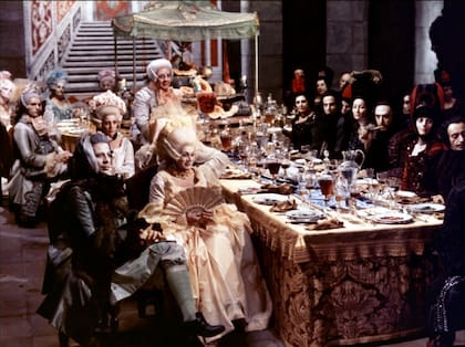 Los imponentes decorados y los costosos vestuarios fueron uno de los aspectos más costosos del rodaje de Casanova, la película más cara de toda la carrera de Fellini.