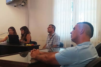 Los imputados Diego Delgado y Adrián Emilio Escarlata durante la audiencia ante el Tribunal Oral Federal 2 de Salta