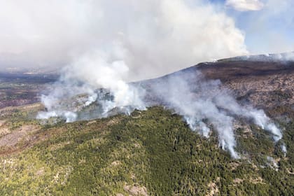 Los incendios en la zona de Mallín Ahogado hacia los refugios del Valle Azul