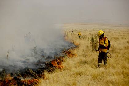 El viento y las altas temperaturas empeoran la situación