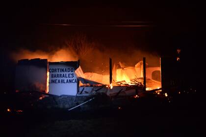 Los incendios forestales registrados en marzo último dejaron a cientos de familias sin sus viviendas en Chubut.