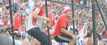 Los incidentes en el alambrado donde estaban los hinchas de Unión