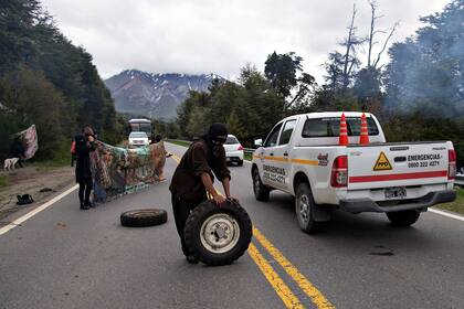 Los incidentes en Villa Mascardi a 30 km de Bariloche comenzaron en 2018 y se Intensificaron en las ultimas semanas con la cuarentena y la ausencia de fuerzas policiales.