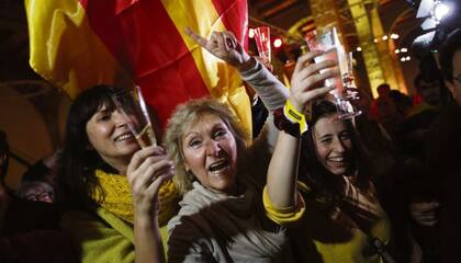 Los independentistas celebraron el resultado, ayer, en Barcelona
