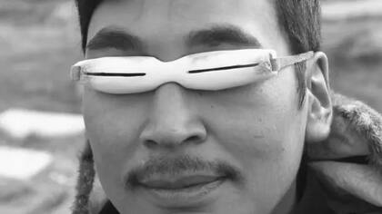 Los indígenas inventaron las gafas de sol para protegerse del reflejo del sol en la nieve