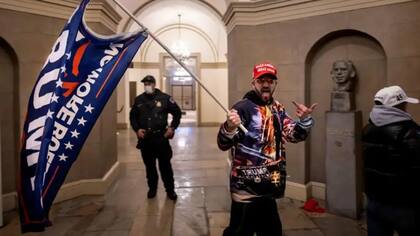 Los indultos de Donald Trump reavivan el recuerdo del ataque al Capitolio del 6 de enero de 2021.