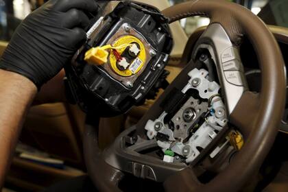 Los infladores PSDI-X de bolsas de aire pueden explotar y causar lesiones graves en los conductores y acompañantes