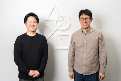 Los ingenieros de Sony, el jefe de diseño eléctrico de la PS5 Pro, Shinya Hiromitsu, y el jefe de diseño mecánico de la PS5 Pro, Shinya Tsuchida