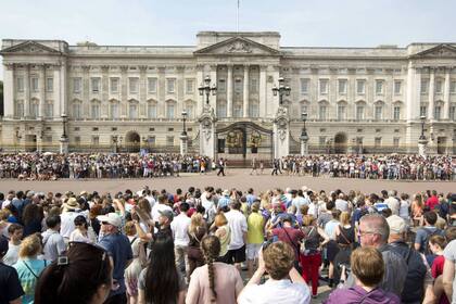 Los ingleses, expectantes, ante el anuncio oficial