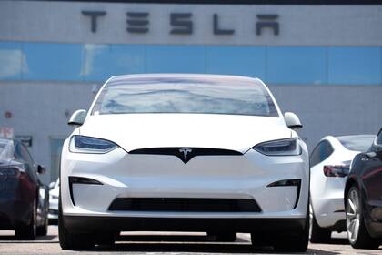Los ingresos de automotrices de Tesla presentaron una caída del 7% interanual