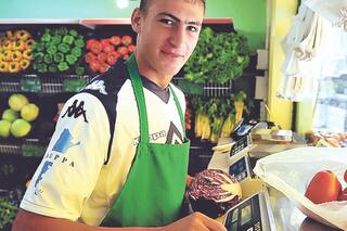 Quedó postrado por una enfermedad, se aferró a la fe para curarse y hoy es el goleador de la Liga Profesional