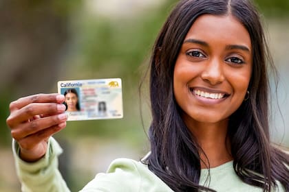 Los inmigrantes indocumentados solo pueden tener una licencia de conducir estándar