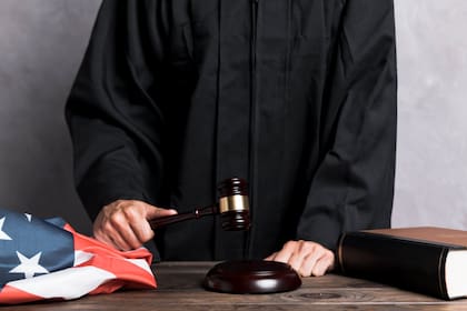 Los inmigrantes tienen derecho a defenderse ante un juez migratorio