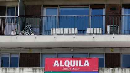 Los inquilinos slo debern pagar un mes de comisin a las inmobiliarias: 900.000 personas alquilan en la Capital