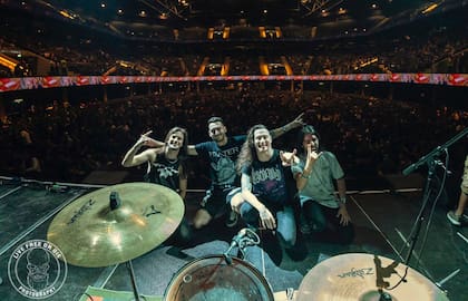 Los integrantes de Against tocan desde 2009 y llegaron a lo más alto en 2017 cuando tocaron en el Wacken Open Air en Alemania, el festival de metal más grande del mundo