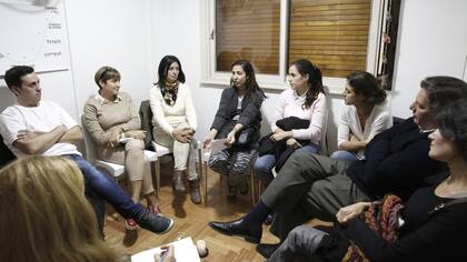 Los integrantes de Aiken se unen para superar la muerte de un familiar