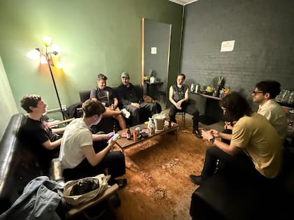 Los integrantes de Bandalos Chinos, en la previa de su show en Washington.