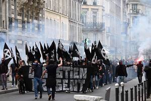 Consternación en París por la marcha de grupos de ultraderecha neofascista vinculados a los asesinos de un rugbier argentino