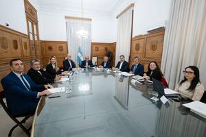 Los integrantes del Consejo de Mayo, con el secretario de Trabajo, Julio Cordero, como invitado especial