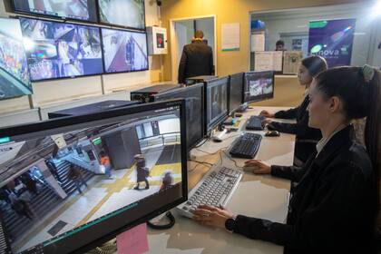 Los integrantes del GEA comunican los incidentes al centro de monitoreo para ser visto en detalle