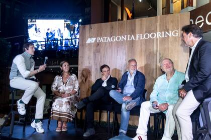 Los integrantes del primer panel de Patagonia Flooring en Cariló junto a Iván de Pineda y Claudio Zuchovicki.