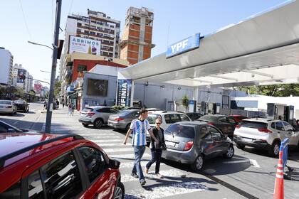 Los intendentes de Pilar y General Pueyrredón cobran un impuesto adicional por la recarga de combustible en sus distritos